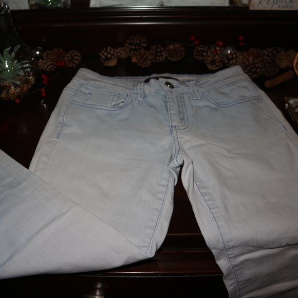 Comfy Jeans w/ Stretchy Material - Picture 3 of 4
